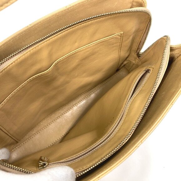 CHANEL Beige Bag - Picture 11 of 15